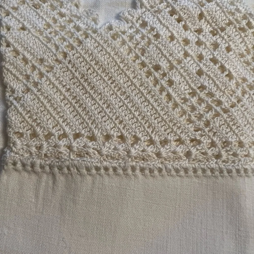 One vintage twin bed sheet w/two matching pillow cases. Never been used.